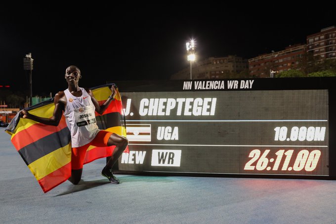 Valencia: Cheptegei entreißt Bekele auch den 10.000-Meter-Weltrekord - MYLAUF