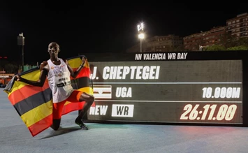 Valencia: Cheptegei entreißt Bekele auch den 10.000-Meter-Weltrekord - MYLAUF
