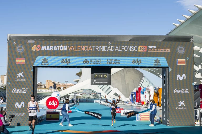 Dieser 25-Jährige pulverisiert in seinem zweiten Marathon den deutschen Rekord von 2015 - MYLAUF