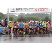 Lauf suchen: Start zum Halbmarathon und 10km-Lauf - 17. Nibelungenlauf Worms