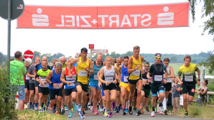 Lauf suchen - Foto vom Start am 24.06.2022 - 14. Sommerabendlauf "Rund um den Sorpesee"