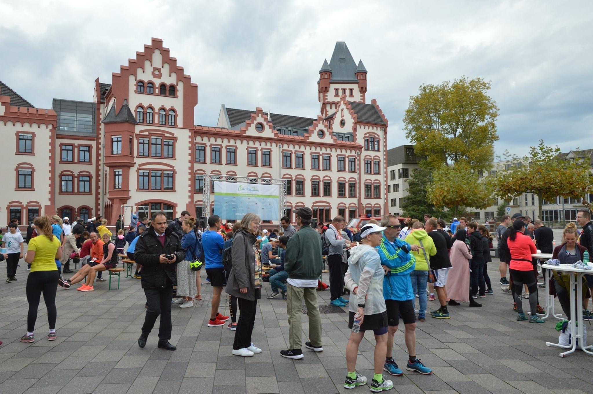 Lauf suchen - Pause und Verpflegung (kostenfreie Getränke und Obst für die Teilnehmer des CWR Dortmund) - Charity Walk and Run Dortmund