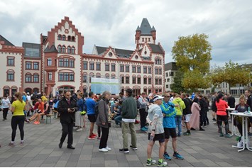 Lauf: Pause und Verpflegung (kostenfreie Getränke und Obst für die Teilnehmer des CWR Dortmund) - Charity Walk and Run Dortmund