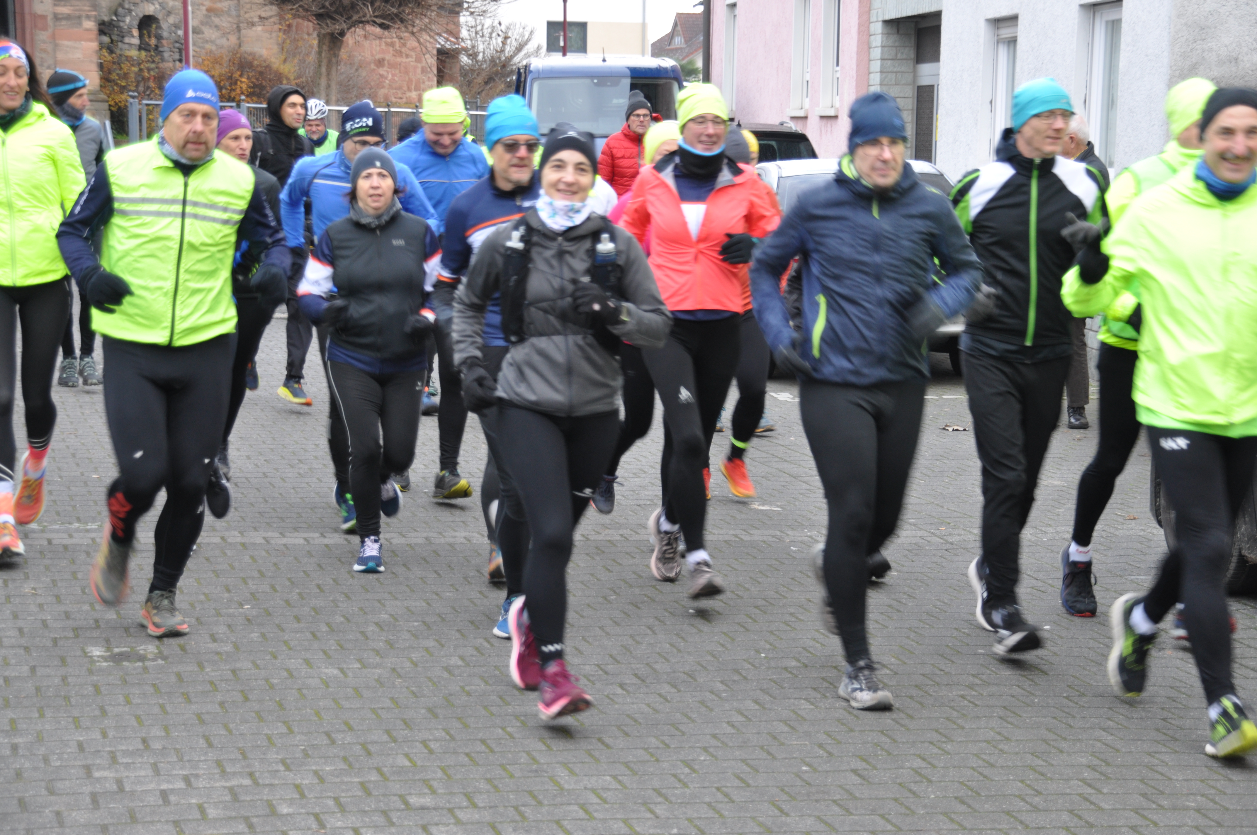 Lauf: Friedenslichtlauf von Mainaschaff nach Klingenberg/Trennfurt