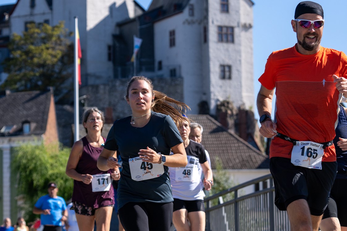 Lauf: Auf der Strecke des 10 km Laufs beim 7. Diezer Stadtlauf – Karl Maxeiner Lauf - 8. Diezer Stadtlauf – Karl Maxeiner Lauf