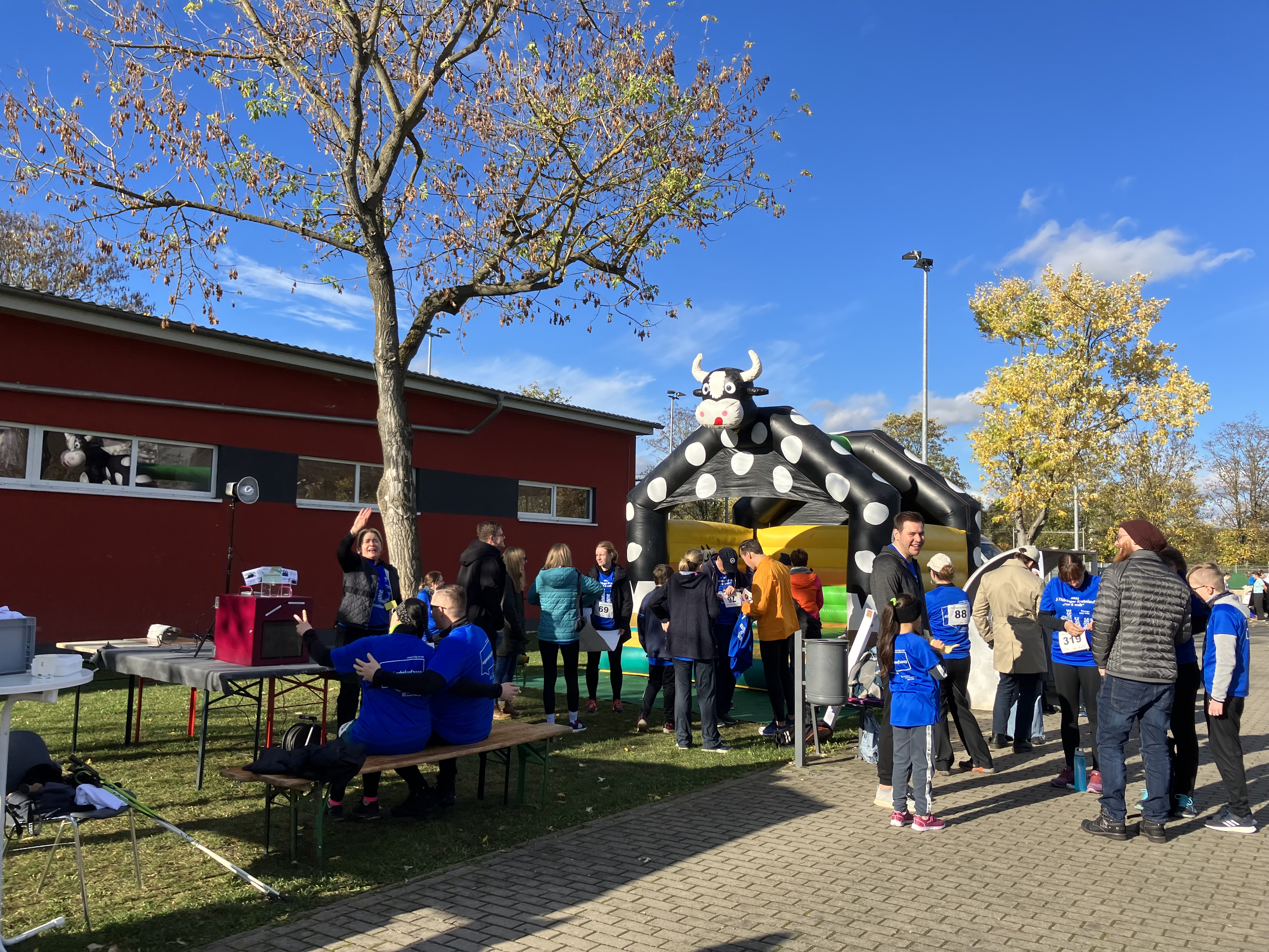 Lauf suchen - Thüringen - Hüpfburg für die Jüngsten - 4. Thüringer Krebslauf "run & walk"