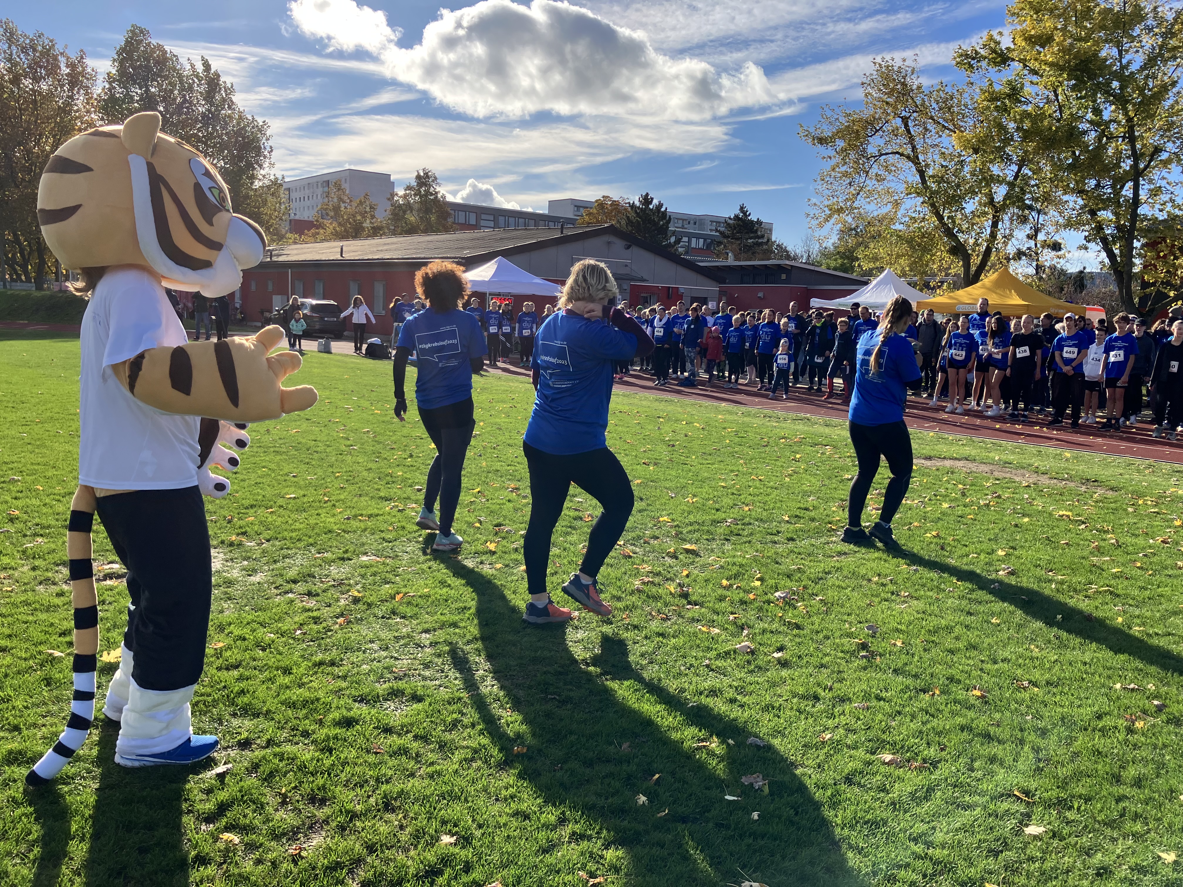 Lauf suchen - Thüringen - Gemeinsame Erwärmung mit Maskottchen - 4. Thüringer Krebslauf "run & walk"