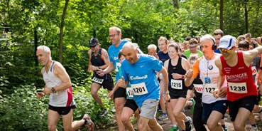 Lauf suchen - Monat: Juni - Start des 10 km Laufes 2017

Bildrechte: Benedikt Ziegler/DKRS - Rheumakids in Motion – laufen für Rheumakinder